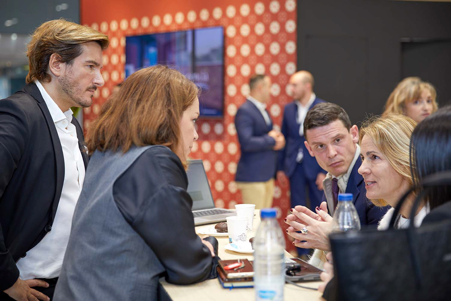 Hesperia World Fitur 24 clientes