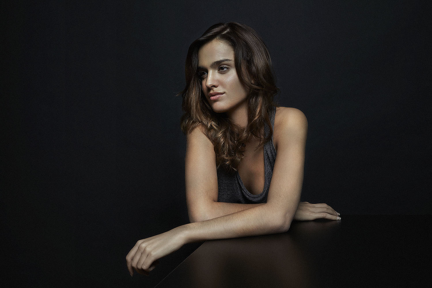 modelo mujer mirada lateral