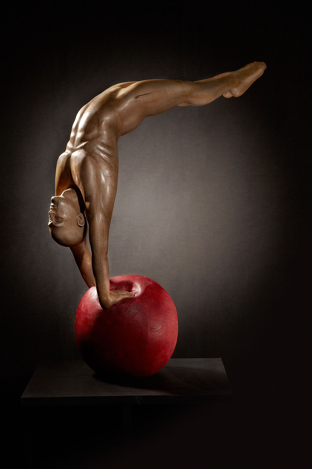 reportaje fotografico obra escultor tortajada rojo