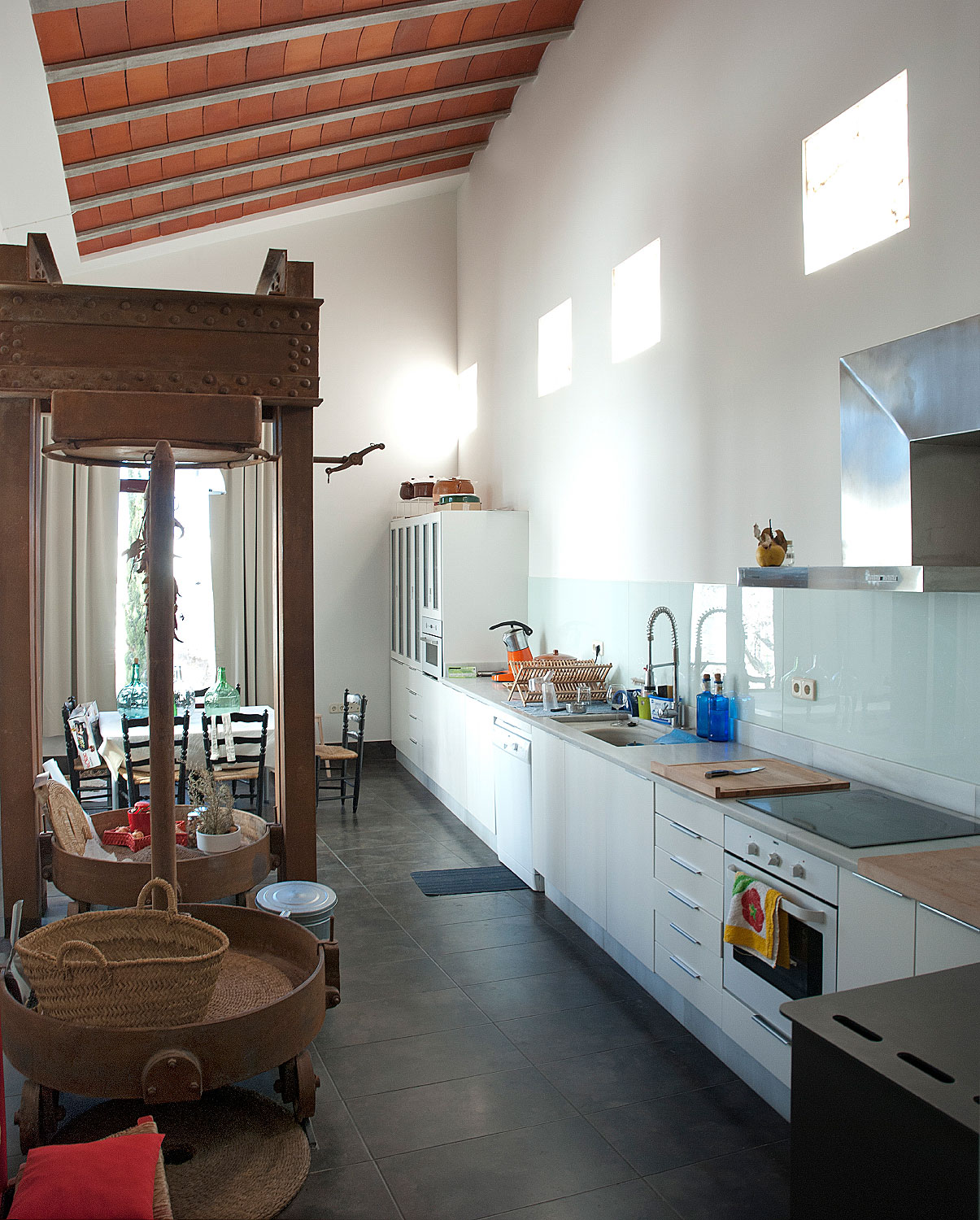 reportaje vivienda castillo de garcimuñoz cocina