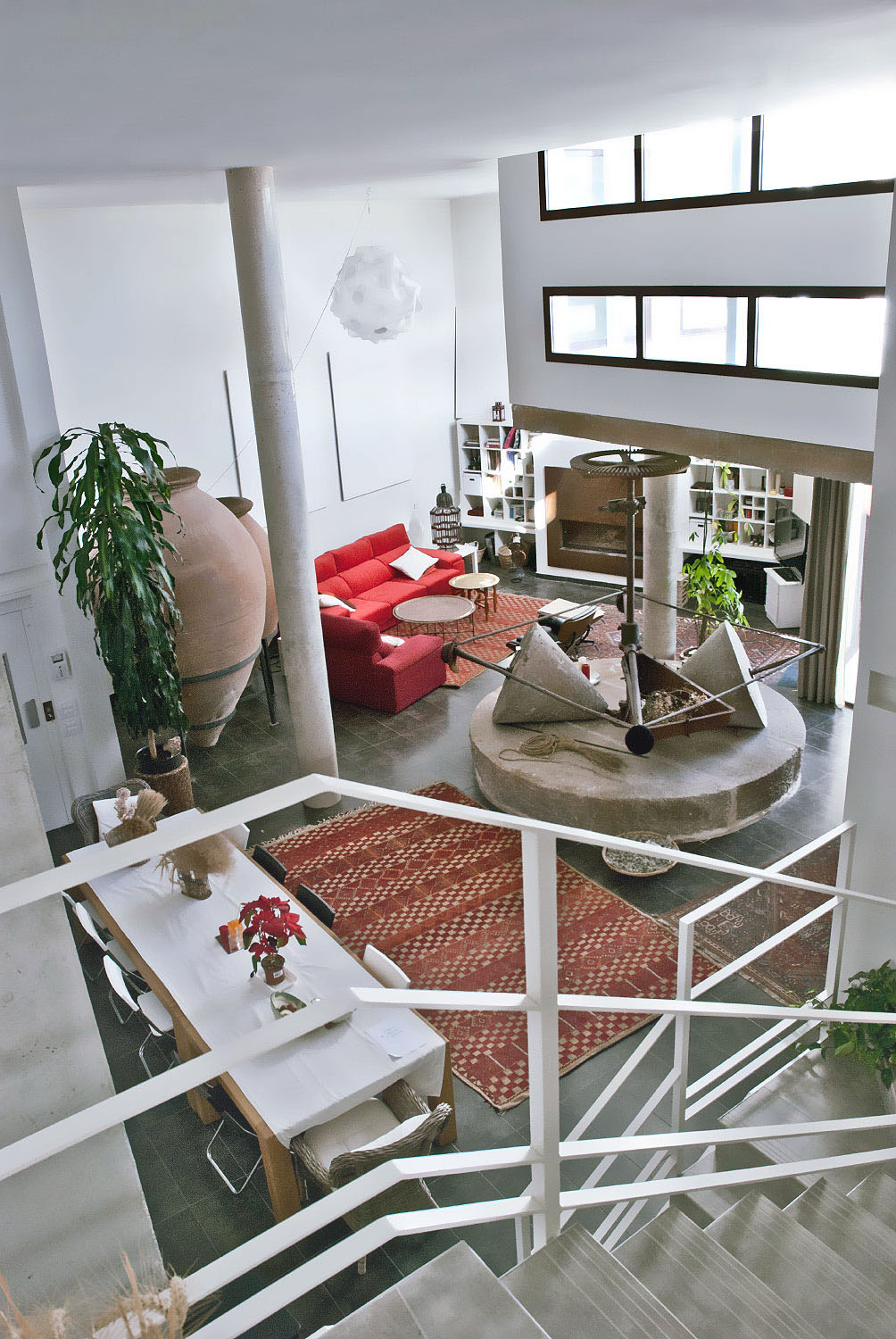 reportaje vivienda castillo de garcimuñoz escalera salon