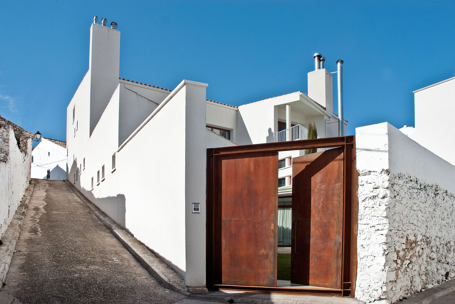 reportaje vivienda castillo de garcimuñoz fachada