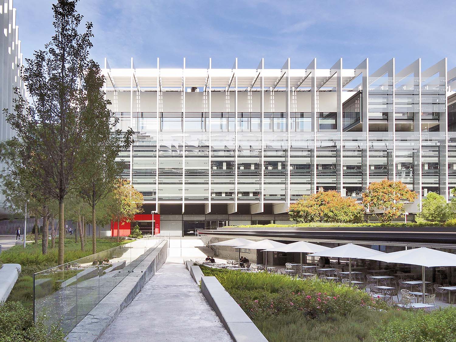 repsol campus fachada interior jardines terraza