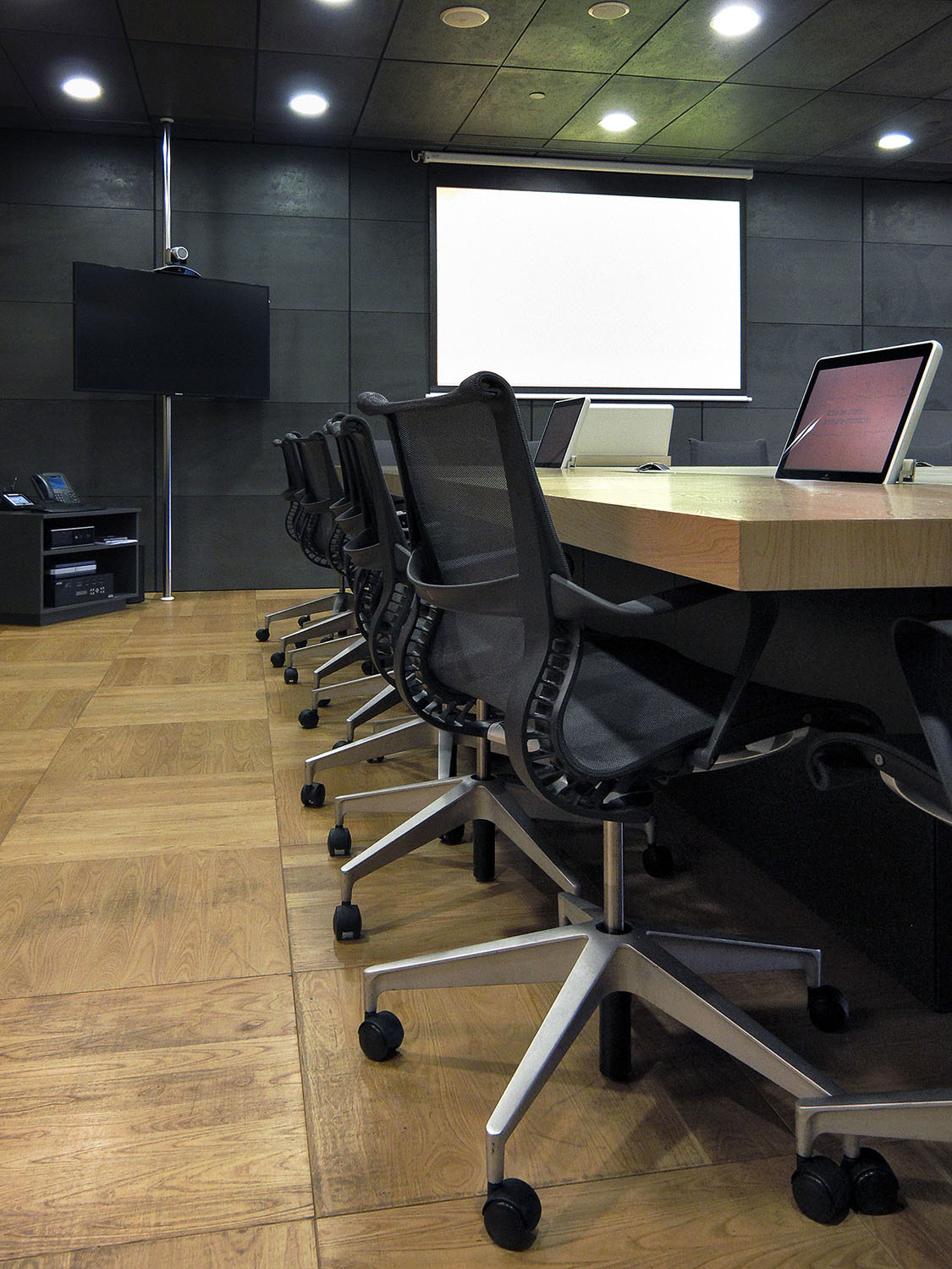 repsol campus sala reuniones mobiliario