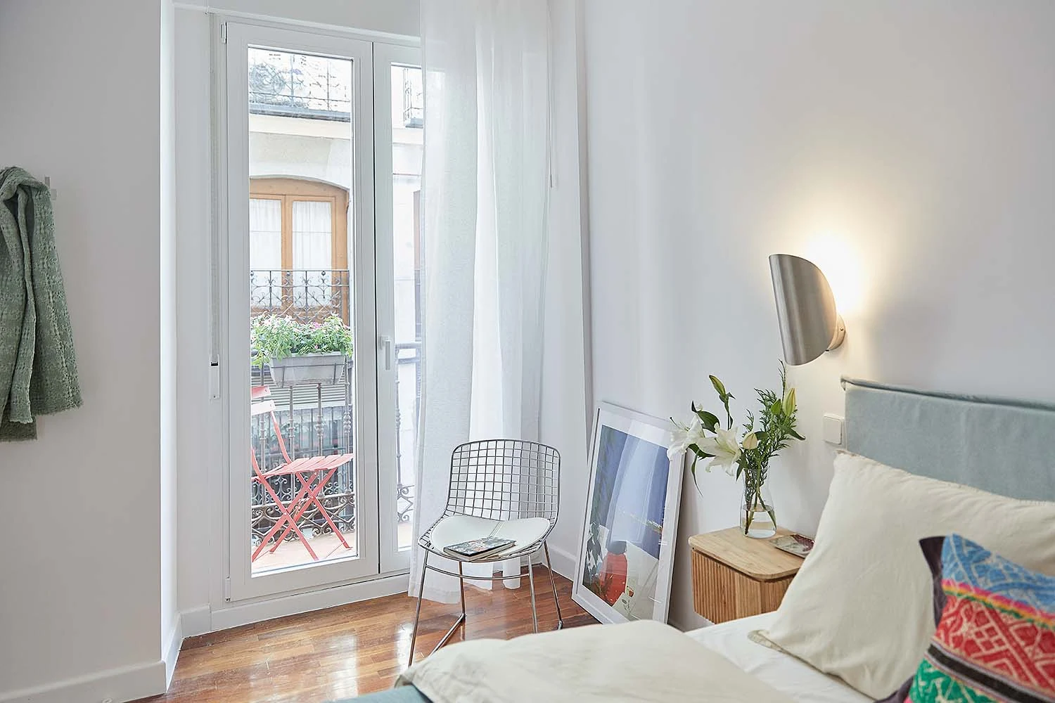 dormitorio-principal-balcon-piso-mercado-san-miguel-12